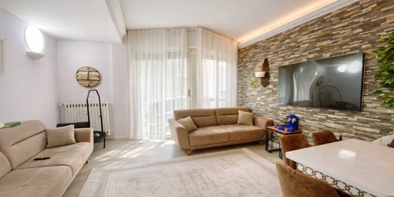 1479DC5E-353B-4F3B-B334-962F53250D14