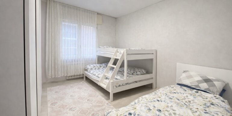 70552749-24E8-4197-9AB1-C0D6A895DF39