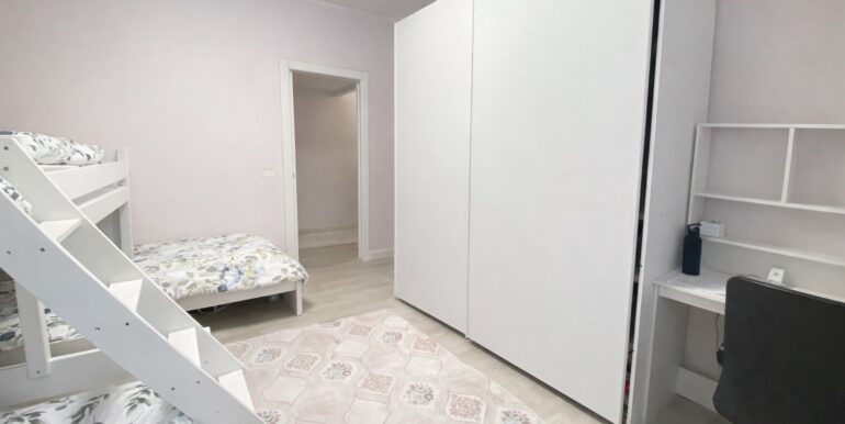 98298040-5BC5-4568-AB32-E2DB5044E001