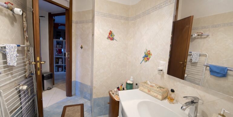 9B083938-A560-4610-96FB-EB8513590276