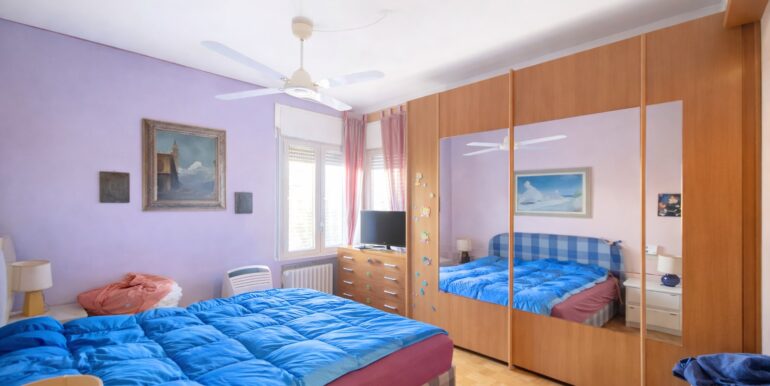 C5860DB4-BA3D-47C5-BED5-F0BCFEAC1917