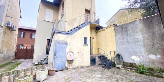 Villa su 2 livelli da ristrutturare