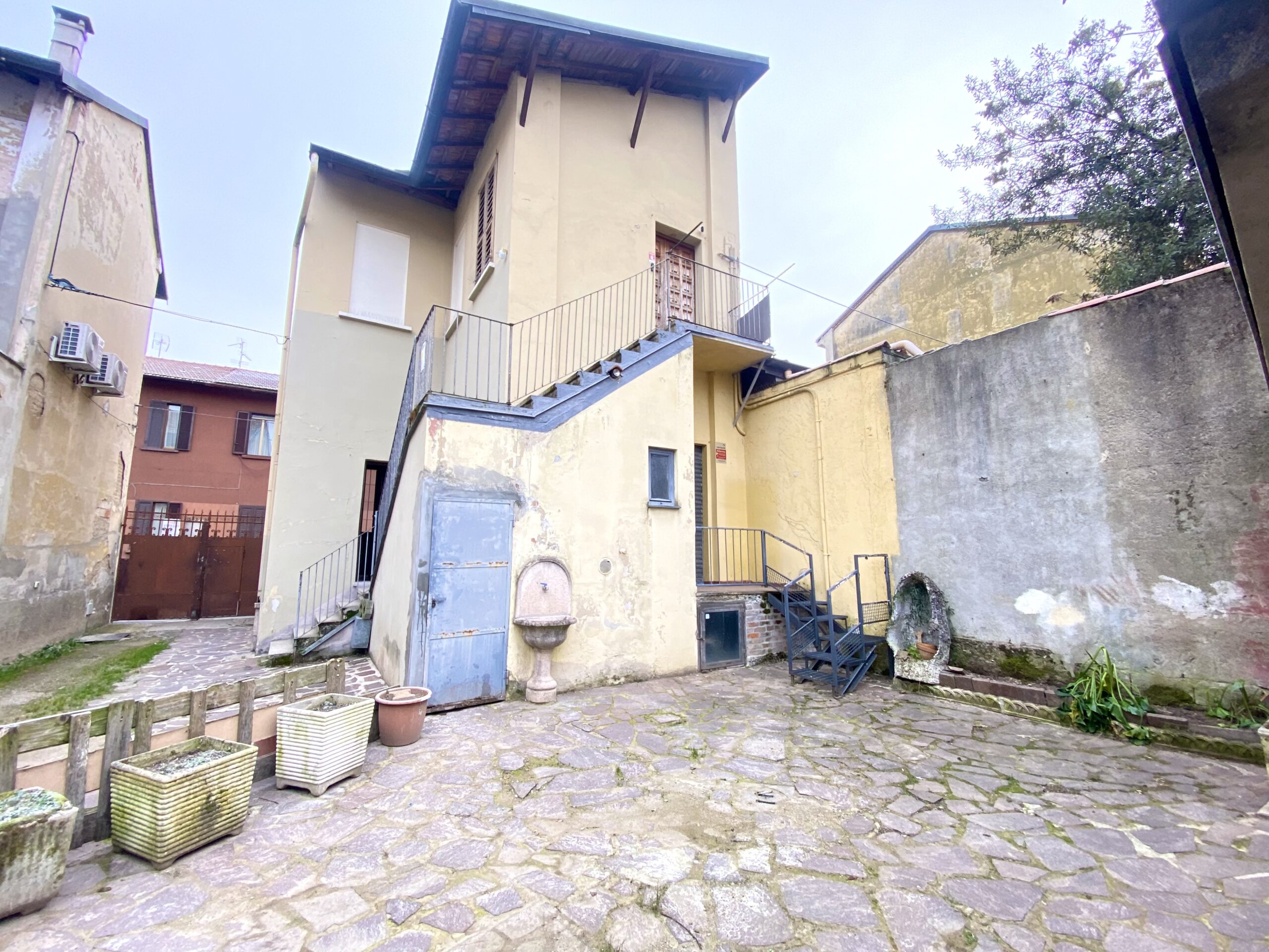 Villa su 2 livelli da ristrutturare
