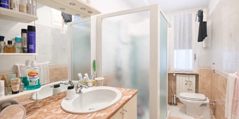 60C1BCB9-F5D1-4E3F-BF40-015BE5E3E75B