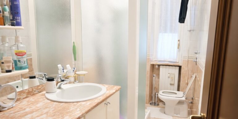 87976987-8635-49E1-AA9A-78627F6CA5E6