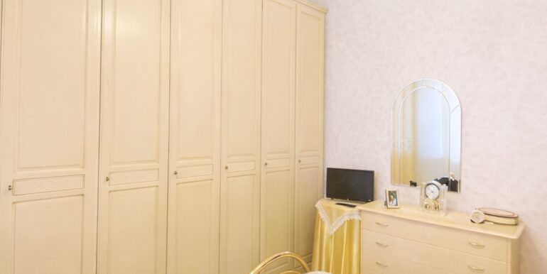 9DEAF453-9F3C-40B8-8092-6EAB07EC628D