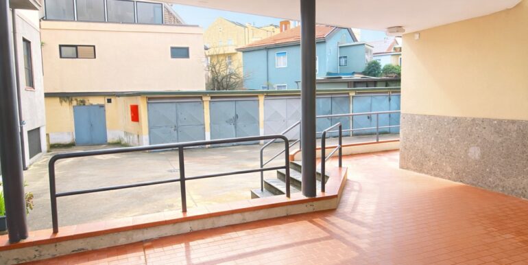 A1AC707A-E1FF-4180-BCE2-3982B192D9F4