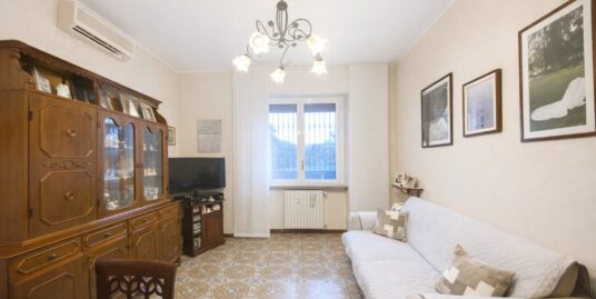 2 locali ad.ze supermercato Esselunga