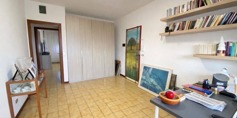 2E381F75-EAEF-4CC2-A26B-1703FB385567