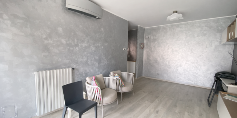 3B8684A1-7603-4069-B050-449C0828E2B4