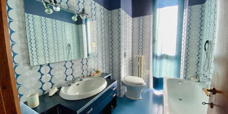 61f08b37-2f18-4200-bd1c-0f6983761c6b