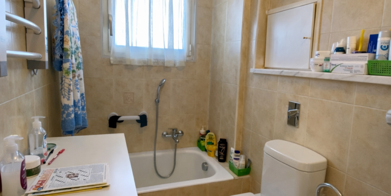 8ECA6492-6271-46E5-862A-2632063C6087