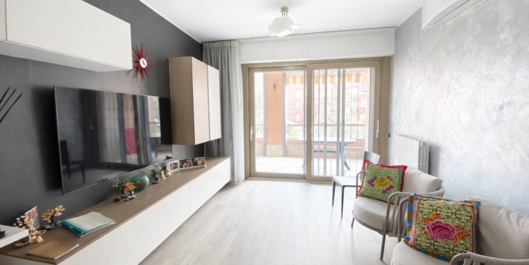 E500BD40-B51A-472E-B14B-658E1EDAB6E6